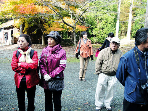 丹波マンガン鉱山跡 強制連行された地　中央が岩村カヨ子　2012年11月10日