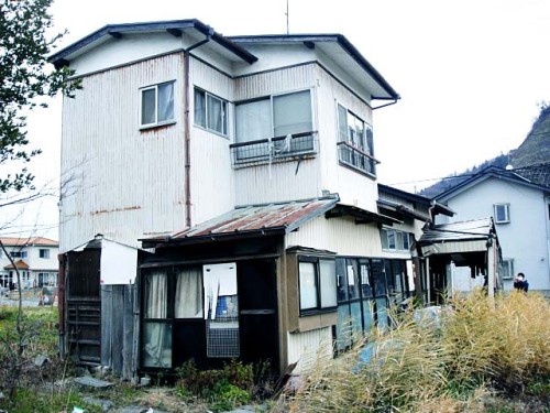 12月21日　石巻市湊川町の倒壊家屋
